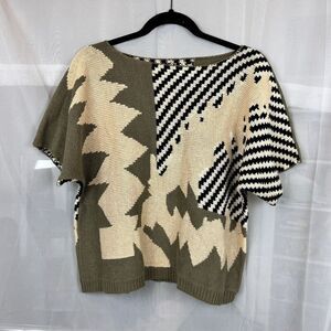 Women's Scoop Neck Patterned Knit Sweater in Olive & Cream